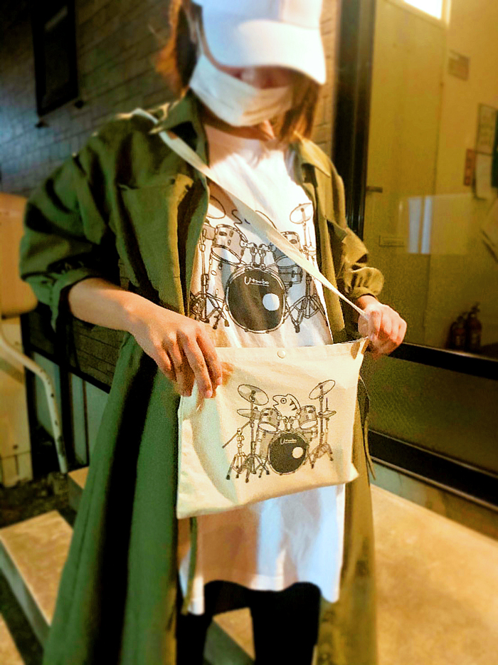 ウツボTシャツとサコッシュ